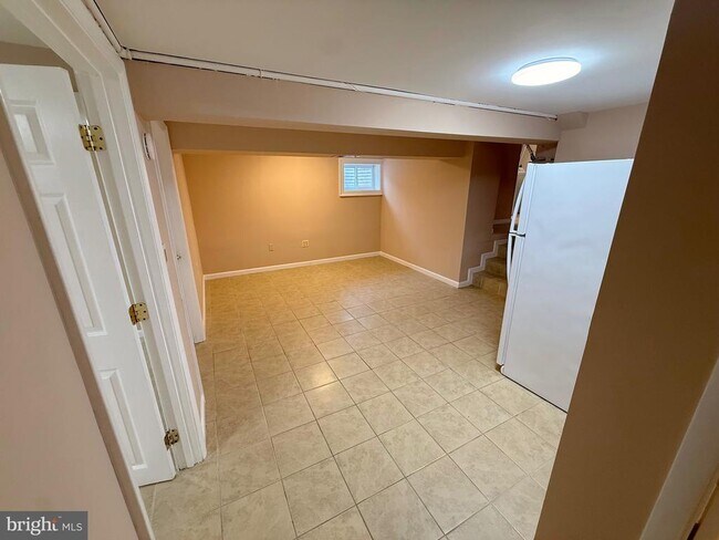 Building Photo - 7104 Adelphi Rd