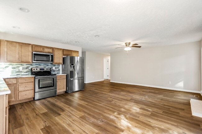 Building Photo - 3-Bedroom Retreat with 2 Full Baths in Fay...