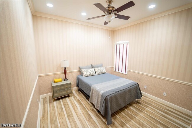 Building Photo - 5886 Paradise Cir