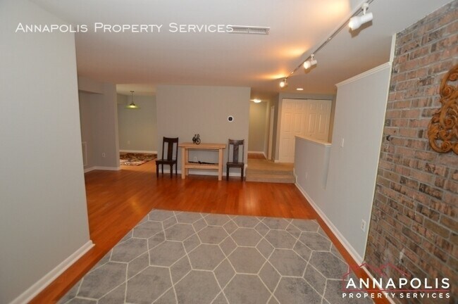 Building Photo - 13 silverwood circle #10