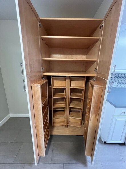 Building Photo - 2540 Elyria Ave