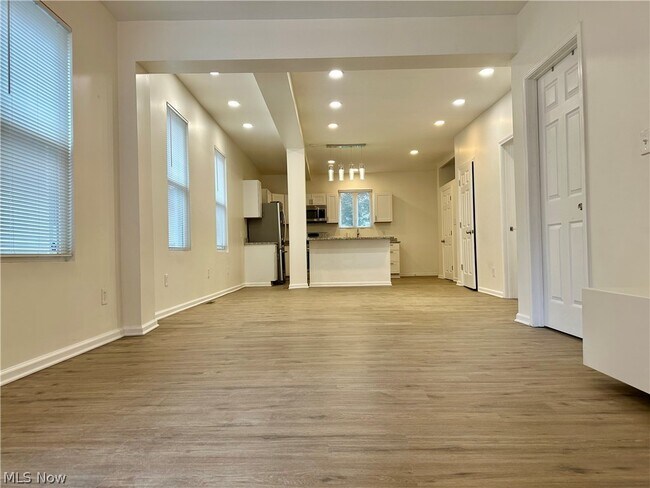 Building Photo - 2214 W 32nd St