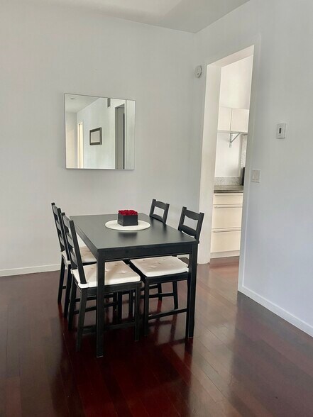 Building Photo - 1840 James Ave