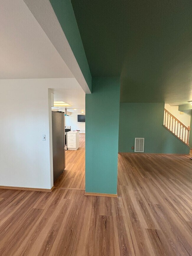 Building Photo - Fairwood Home for lease two story fenced y...