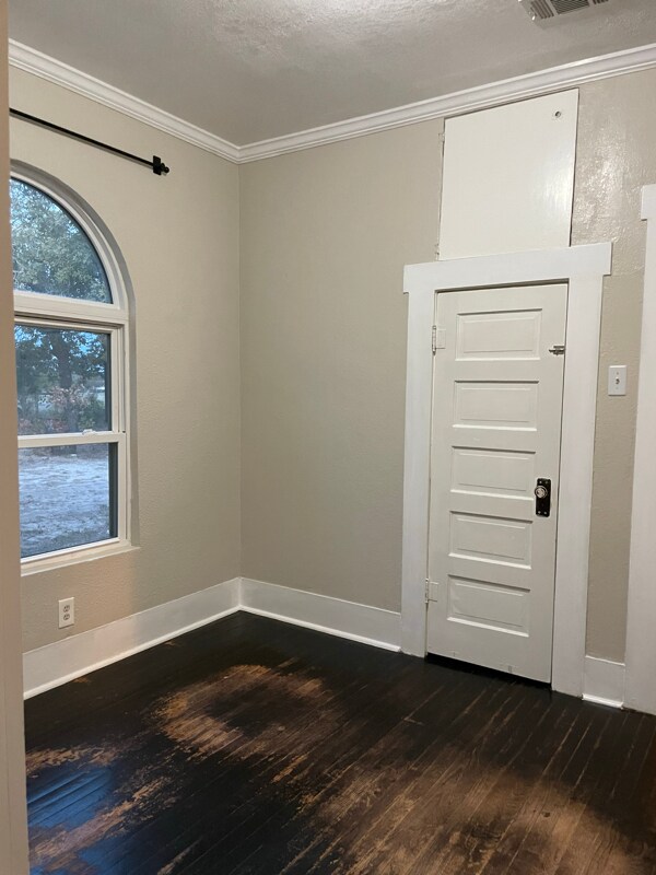 Building Photo - 3336 I-35