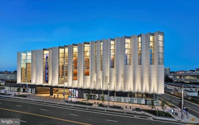 Building Photo - 1504 Lincoln Way