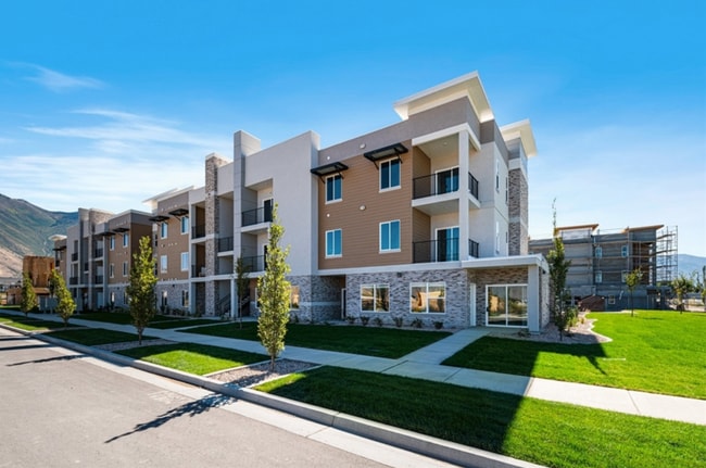 Building Photo - 2303 E 830 S
