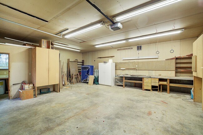 Building Photo - 2bd/1.5ba Redmond Home