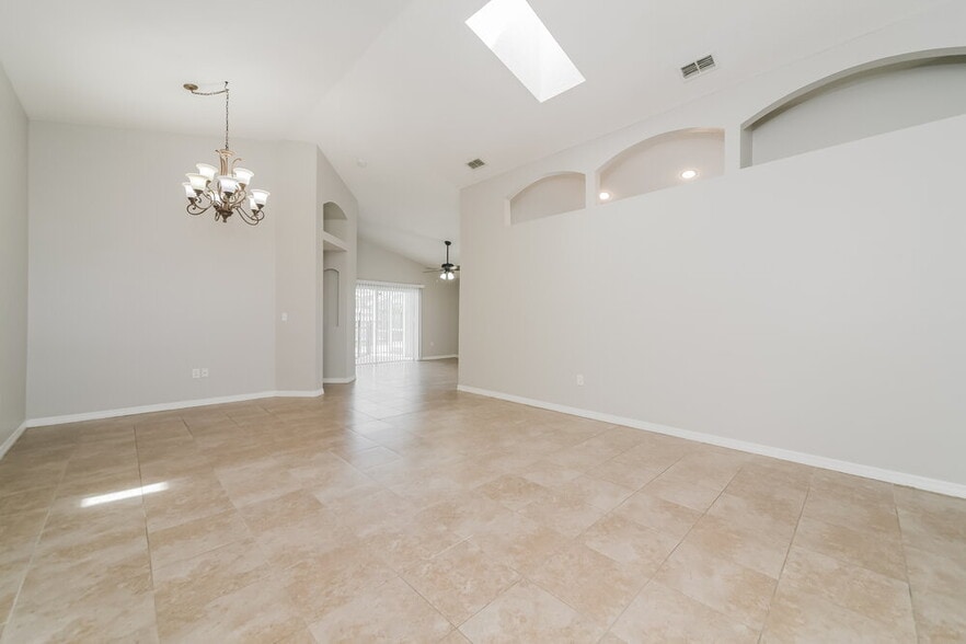 Building Photo - 4307 Bayside Dr