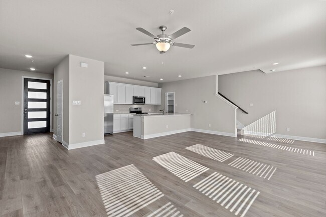 Building Photo - New Stunning Townhouse for Rent!