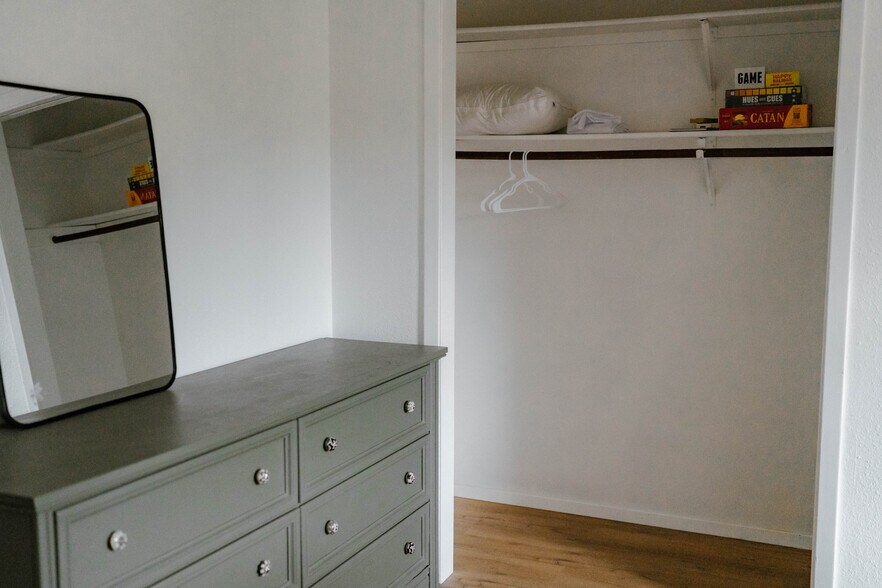 Building Photo - 711 S Phillips Ave