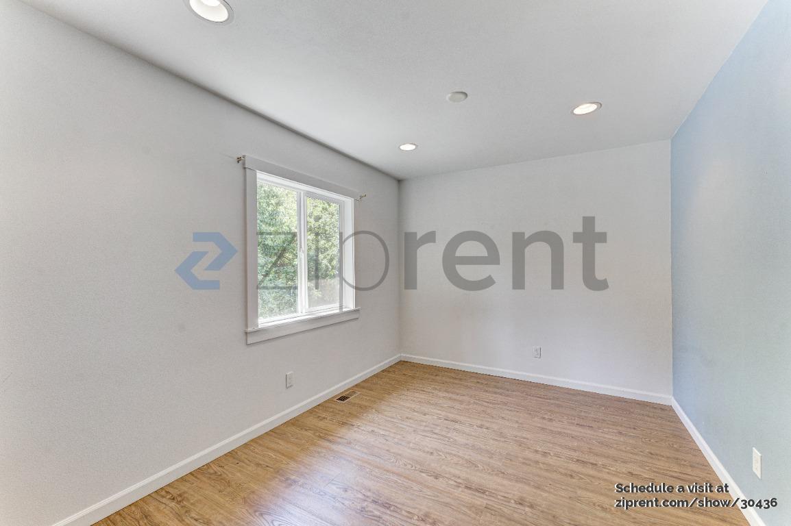 Building Photo - Unit
