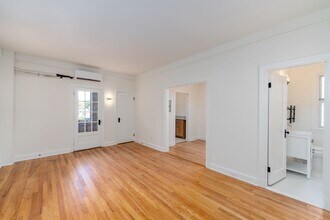Building Photo - 2-Bedroom plus Office/Den, 1-Bathroom Apartment with Porch near JHU
