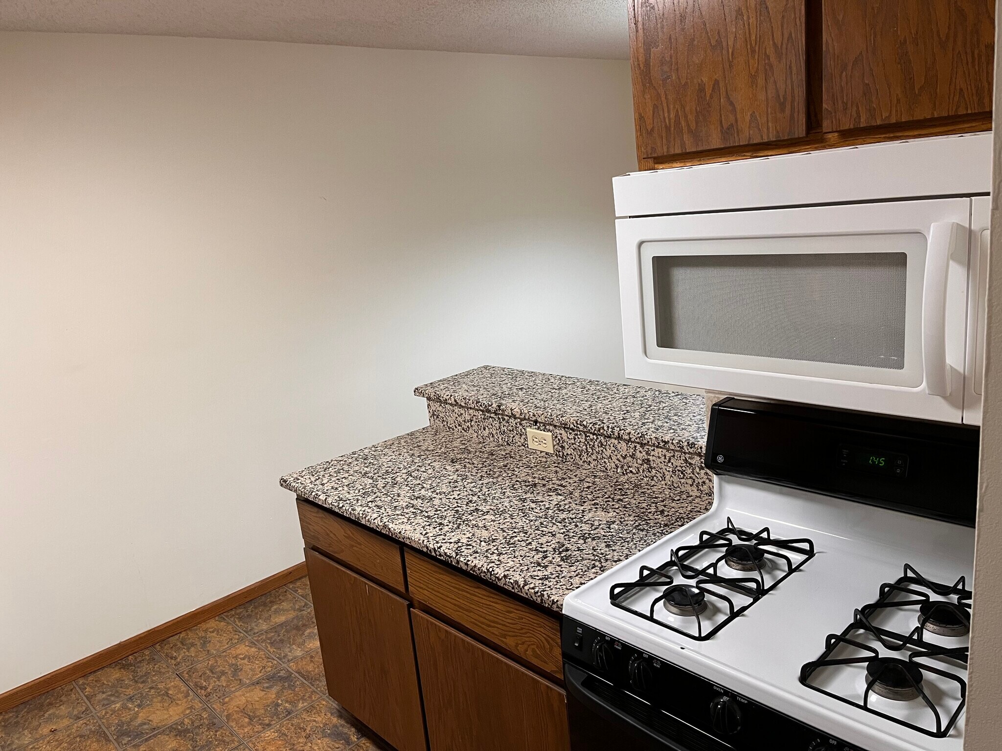 Kitchen - 4551 Scott Trl