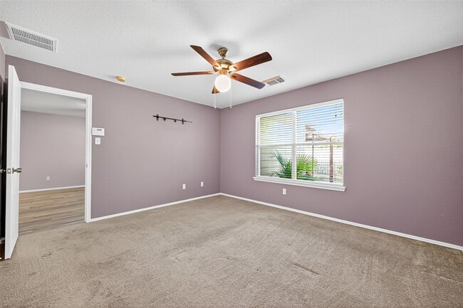 Building Photo - 2034 Wooded Oaks Dr