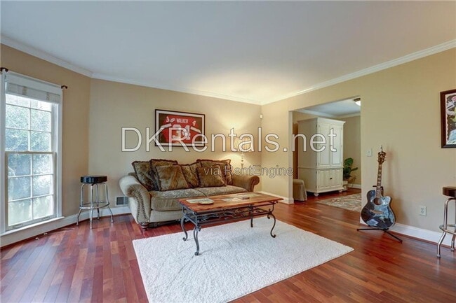 Building Photo - 4492 Coventry Way NE