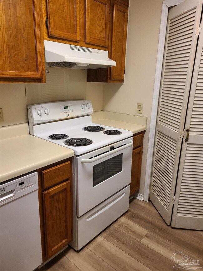 Building Photo - 501 E Burgess Rd