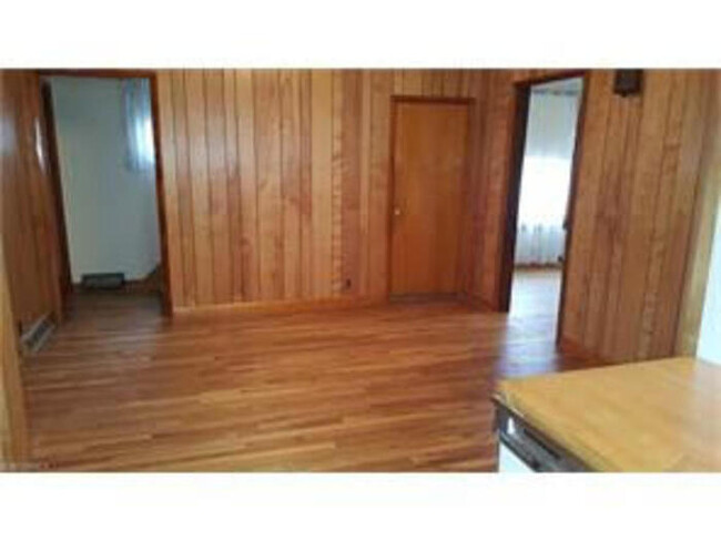 Building Photo - 3/4 Bedroom House In Beautiful St Clairsville