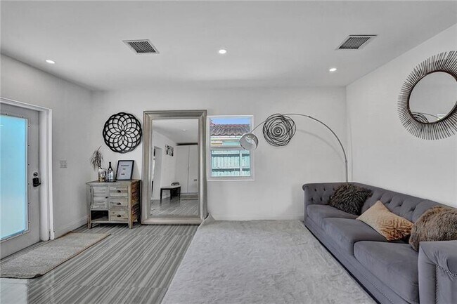 Building Photo - 1732 NE 173rd St