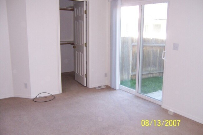 Building Photo - Sparkling clean with all new paint and flooring!l Great duplex has a well planned floor plan. Goo...