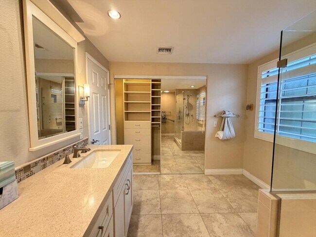 Building Photo - 39196 Sweetwater Dr