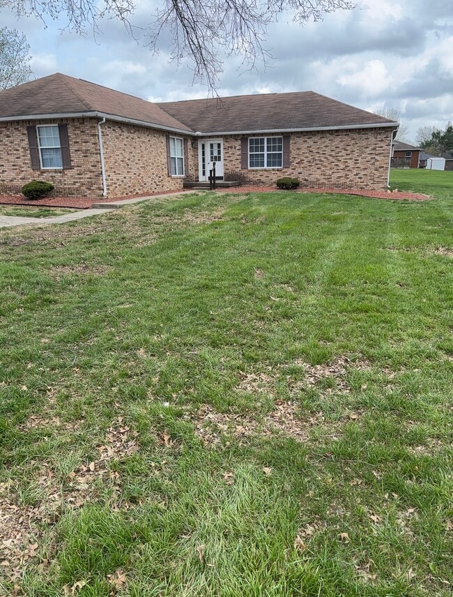 Building Photo - 209 Damon Dr