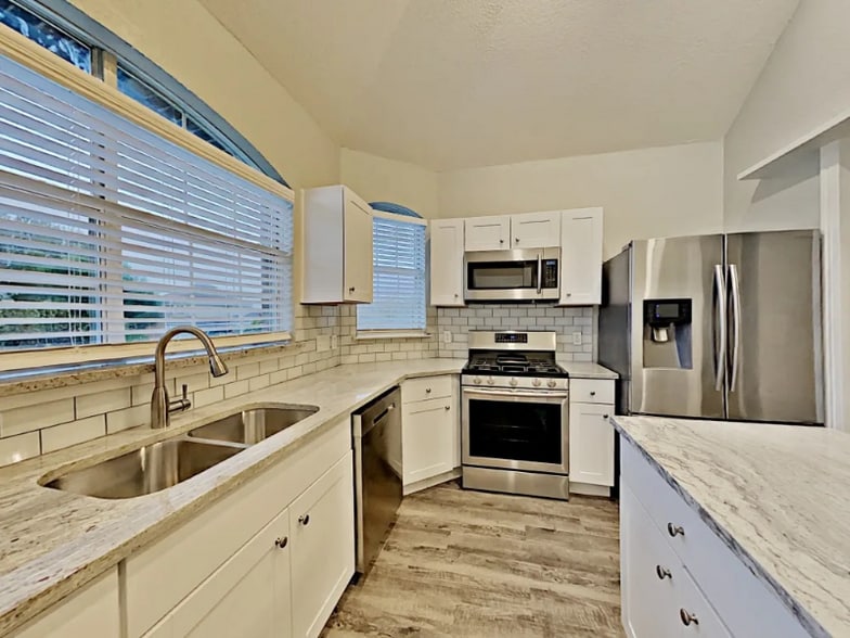 Building Photo - 2408 Baretta Dr