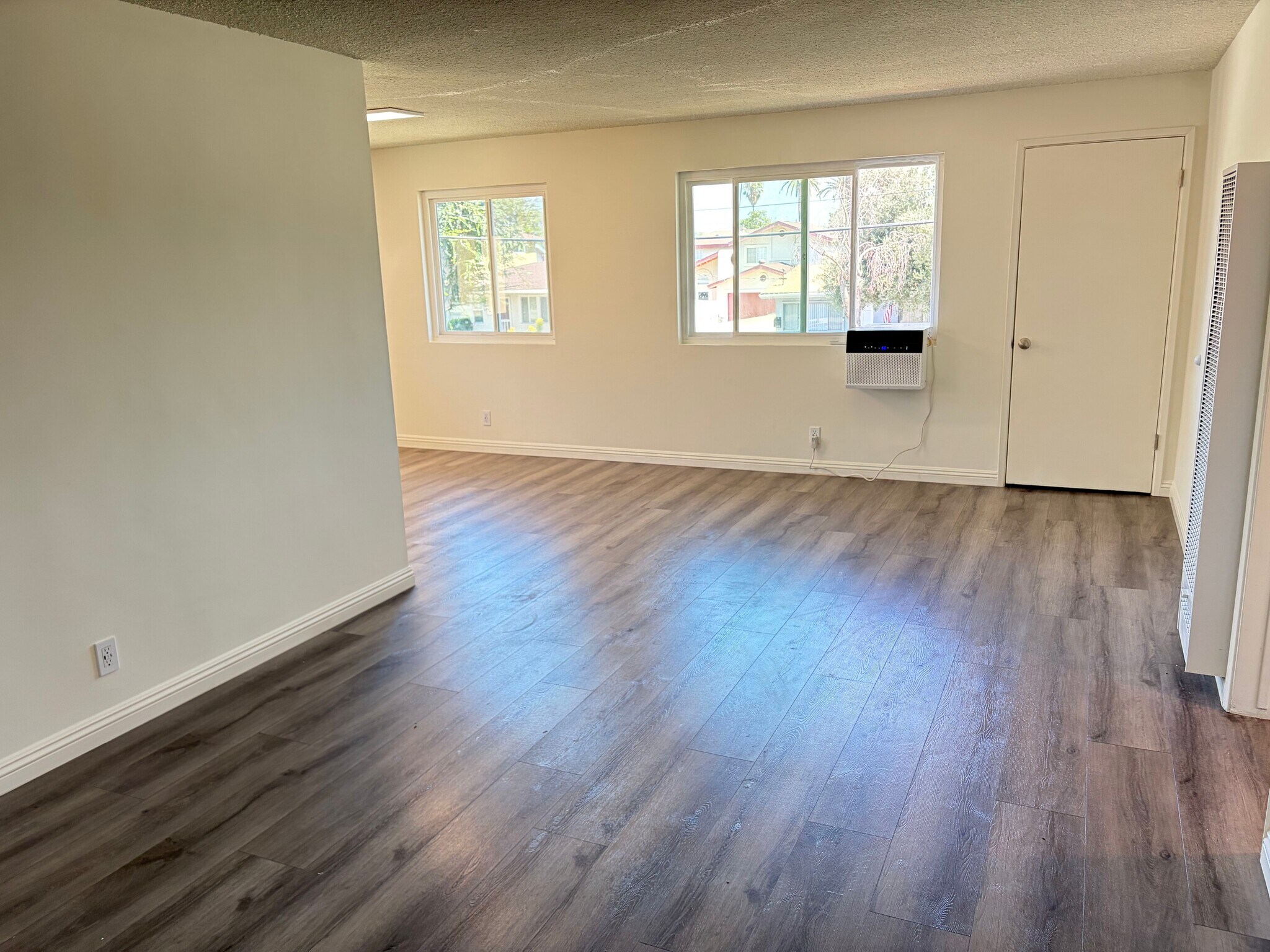 Building Photo - 509 S Almansor St