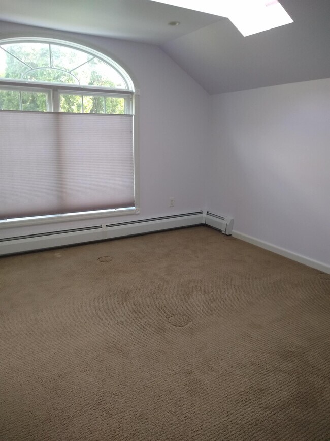 Building Photo - 1007 Dewey Ave NE