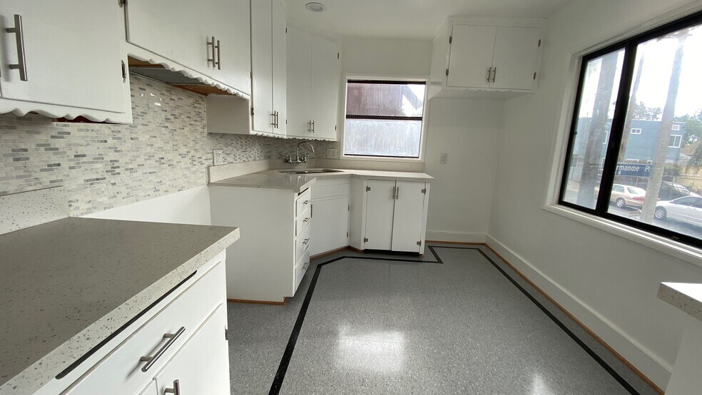 Building Photo - 4425 Maplewood Ave