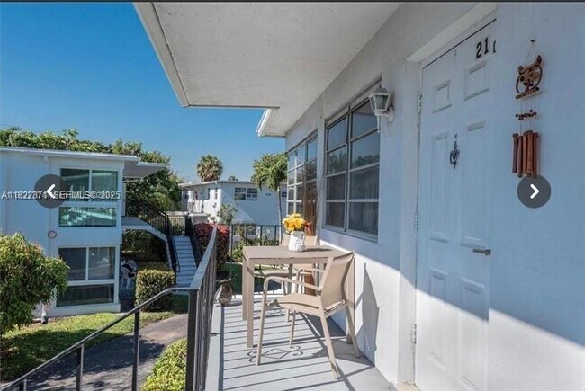 Building Photo - 1125 SE 14th Pl