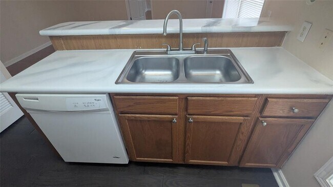 Building Photo - 2905 SW Archer Rd