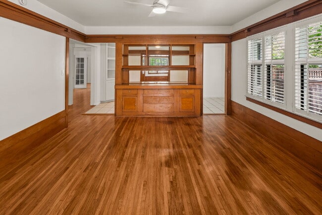 Building Photo - "Charming 3-Bed, 2-Bath Oasis in Mission Hills – Spacious 1792 Sq Ft Home on Hawk Street!"