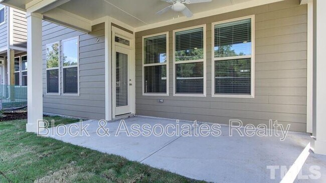 Building Photo - 213 Begen St