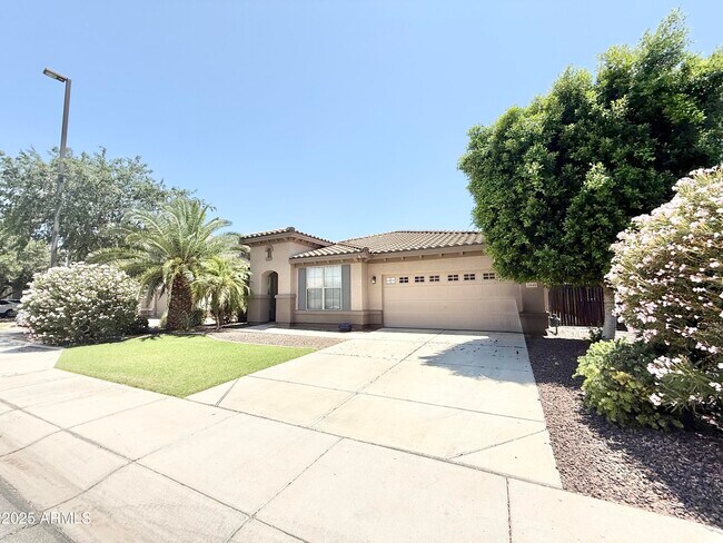 Primary Photo - 2849 E Fandango Dr