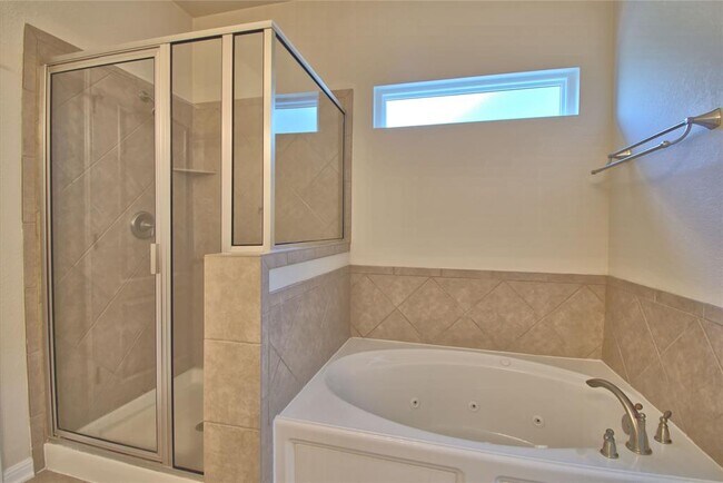 Building Photo - 1708 Stonehaven Ln