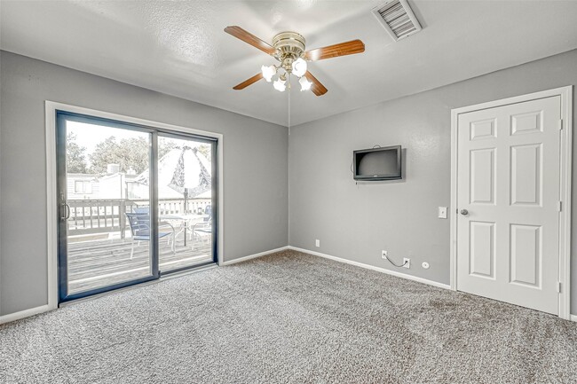 Building Photo - 11733 Lakeside Pl Dr