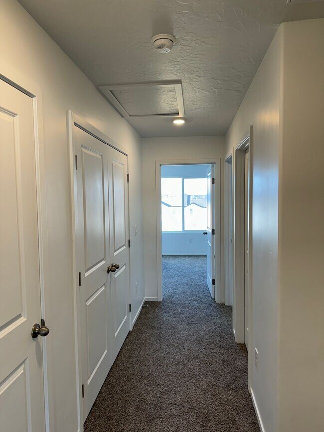 Building Photo - 2958 W Graham Lp