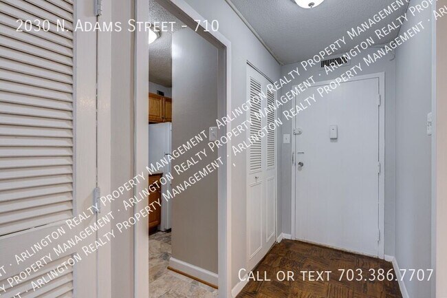 Building Photo - 2030 N Adams St