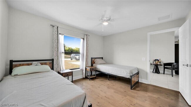 Building Photo - 569 Croydon Ave S