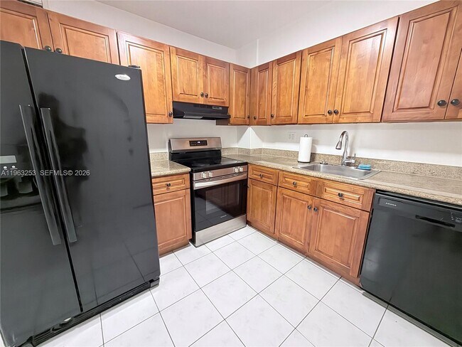 Building Photo - 1913 S Ocean Dr