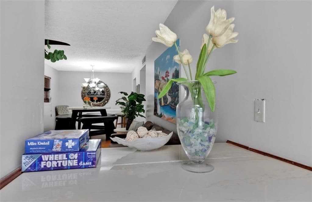 Building Photo - 2411 Huntingdon, 2411