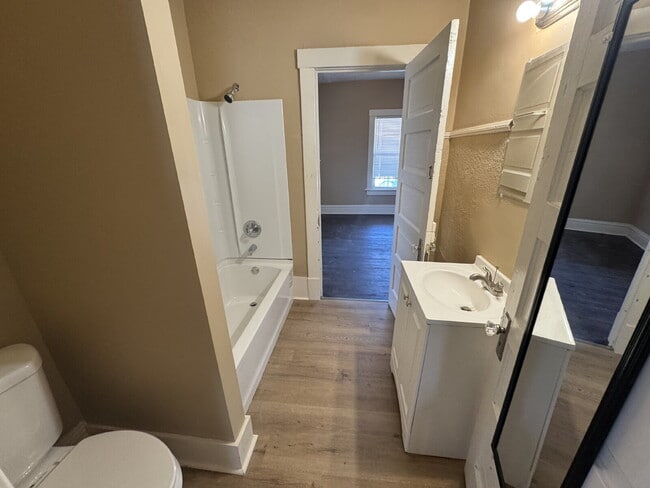Building Photo - "Charming 2-Bedroom Gem in Wichita: Cozy 1...