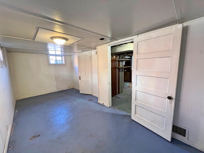 Building Photo - 3165 W 36th Ave