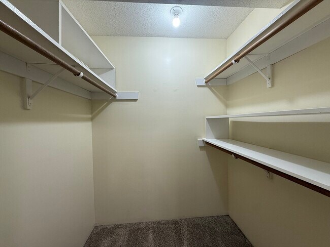 Building Photo - 10 Squire Ct