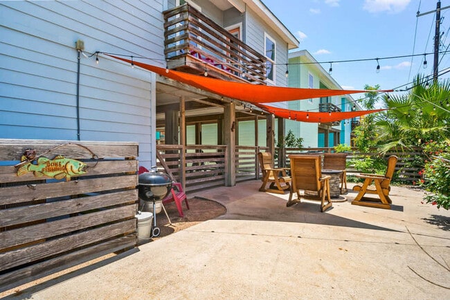 Building Photo - 2727 Eleventh Street-SI ID1023166P