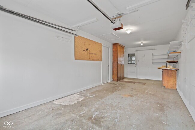 Building Photo - 8856 Moll Dr