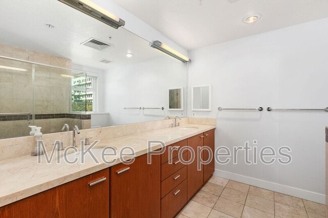 Building Photo - 1199 Pacific Hwy