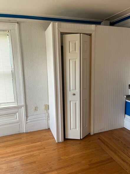 Primary Photo - 236 N Grand St