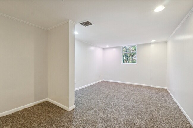 Building Photo - Modern Comfort Meets Prime Atlanta Location – Schedule Your Tour Today!